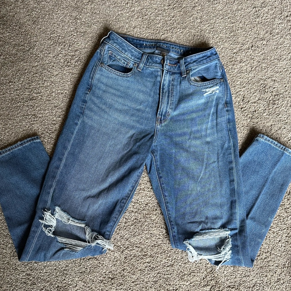 American Eagle Distressed Mom Jeans | Size 2 Regular